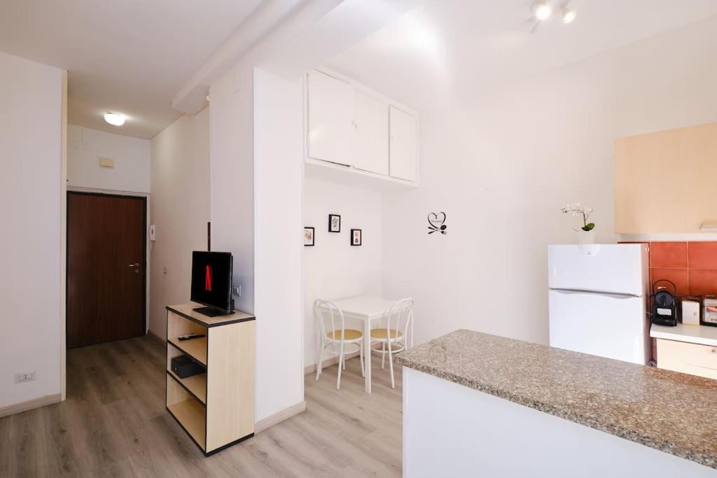 Tuscolana Blu - Grazioso Monolocale Rom